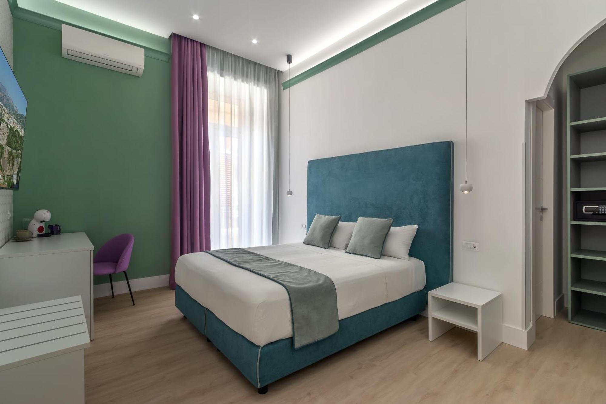 Lovelia: Sorrento Square Lovely Suite מראה חיצוני תמונה