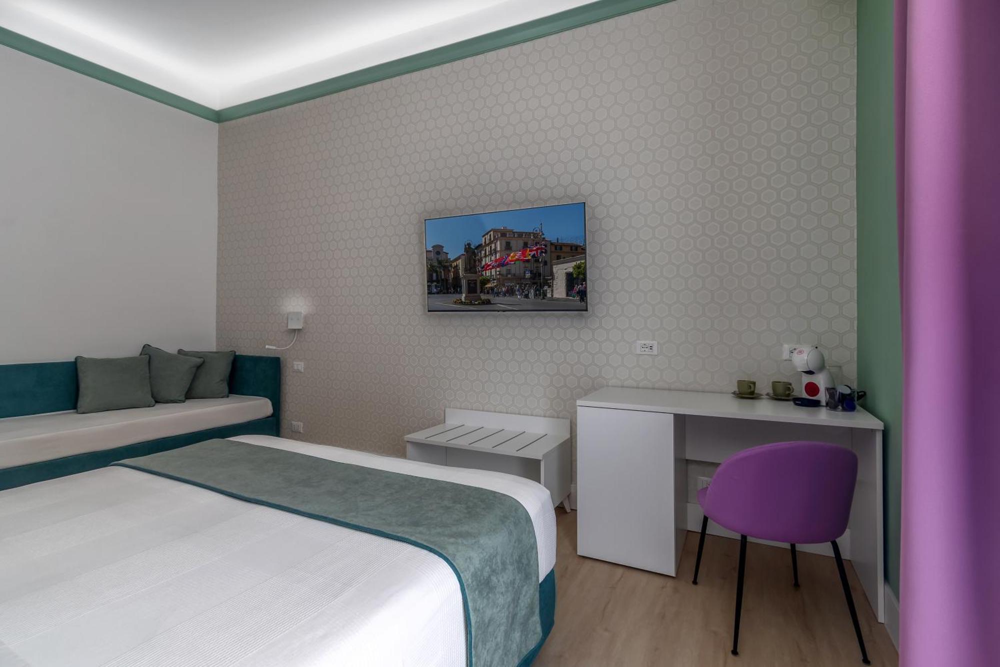 Lovelia: Sorrento Square Lovely Suite מראה חיצוני תמונה