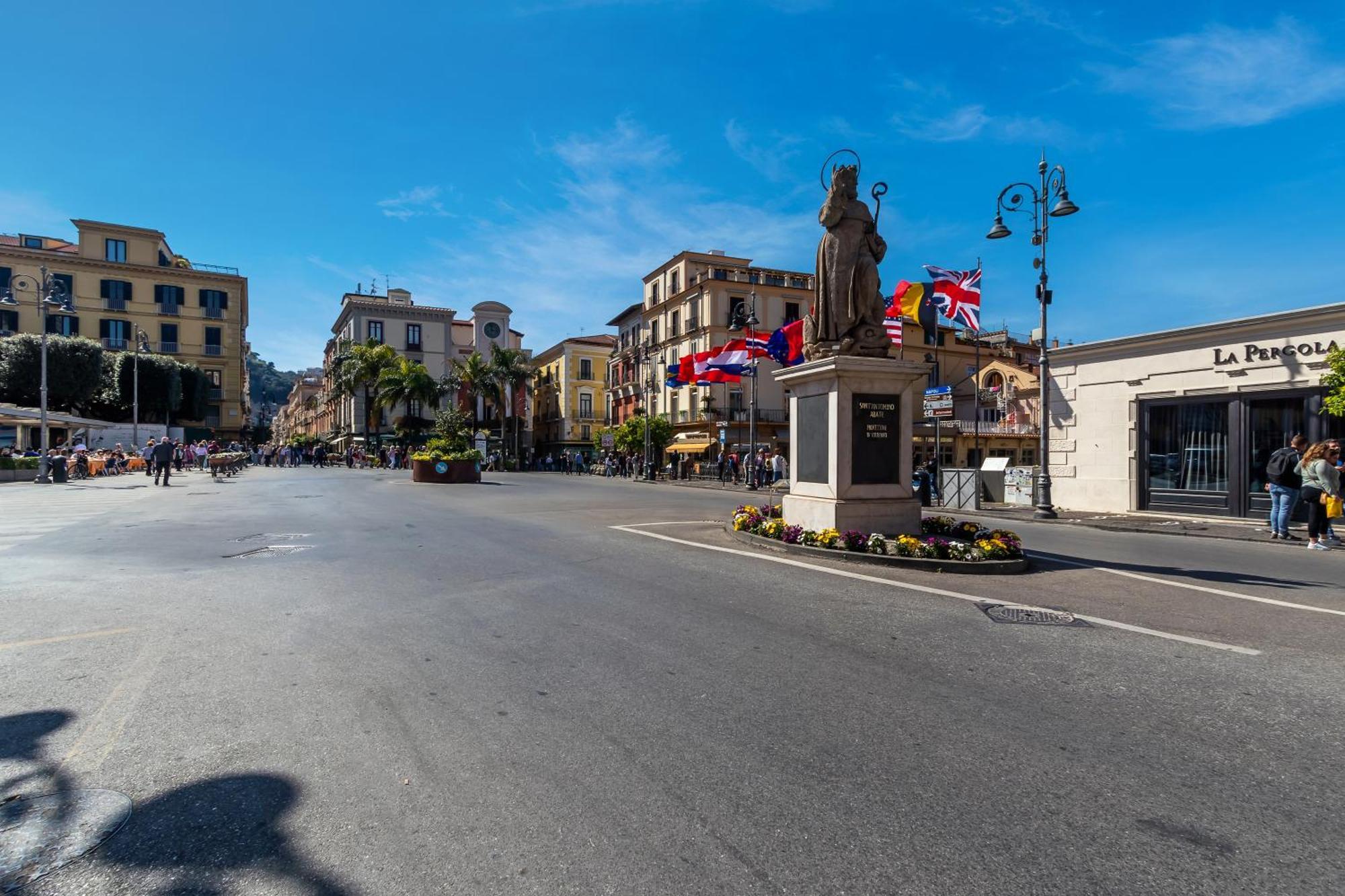 Lovelia: Sorrento Square Lovely Suite מראה חיצוני תמונה